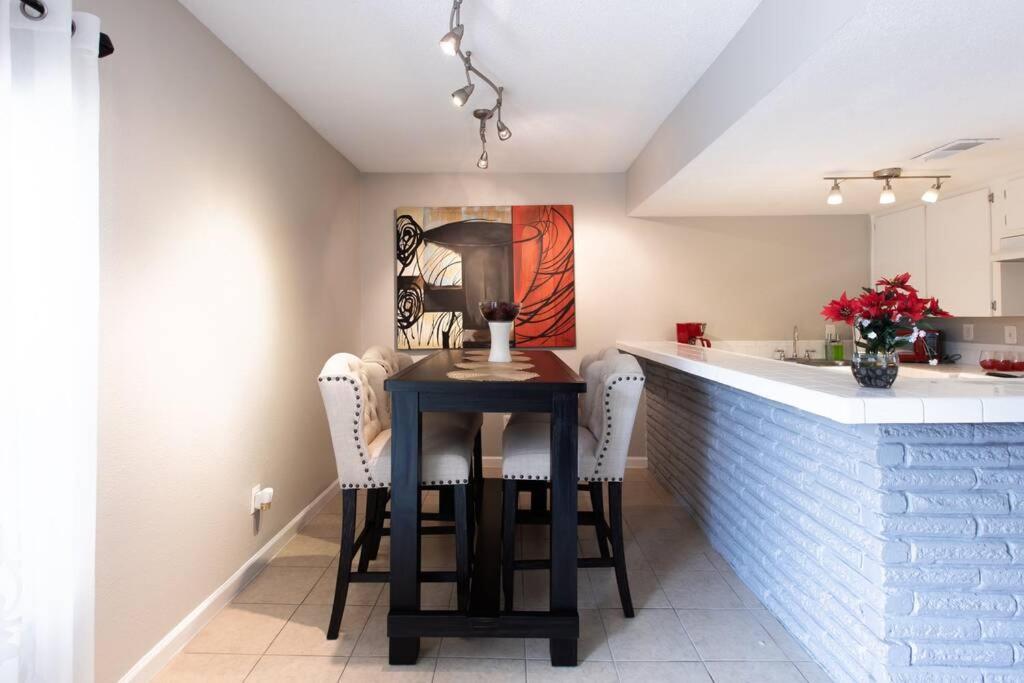 Urban 2Br Apartment In The Heart Of The Heights Houston Bagian luar foto